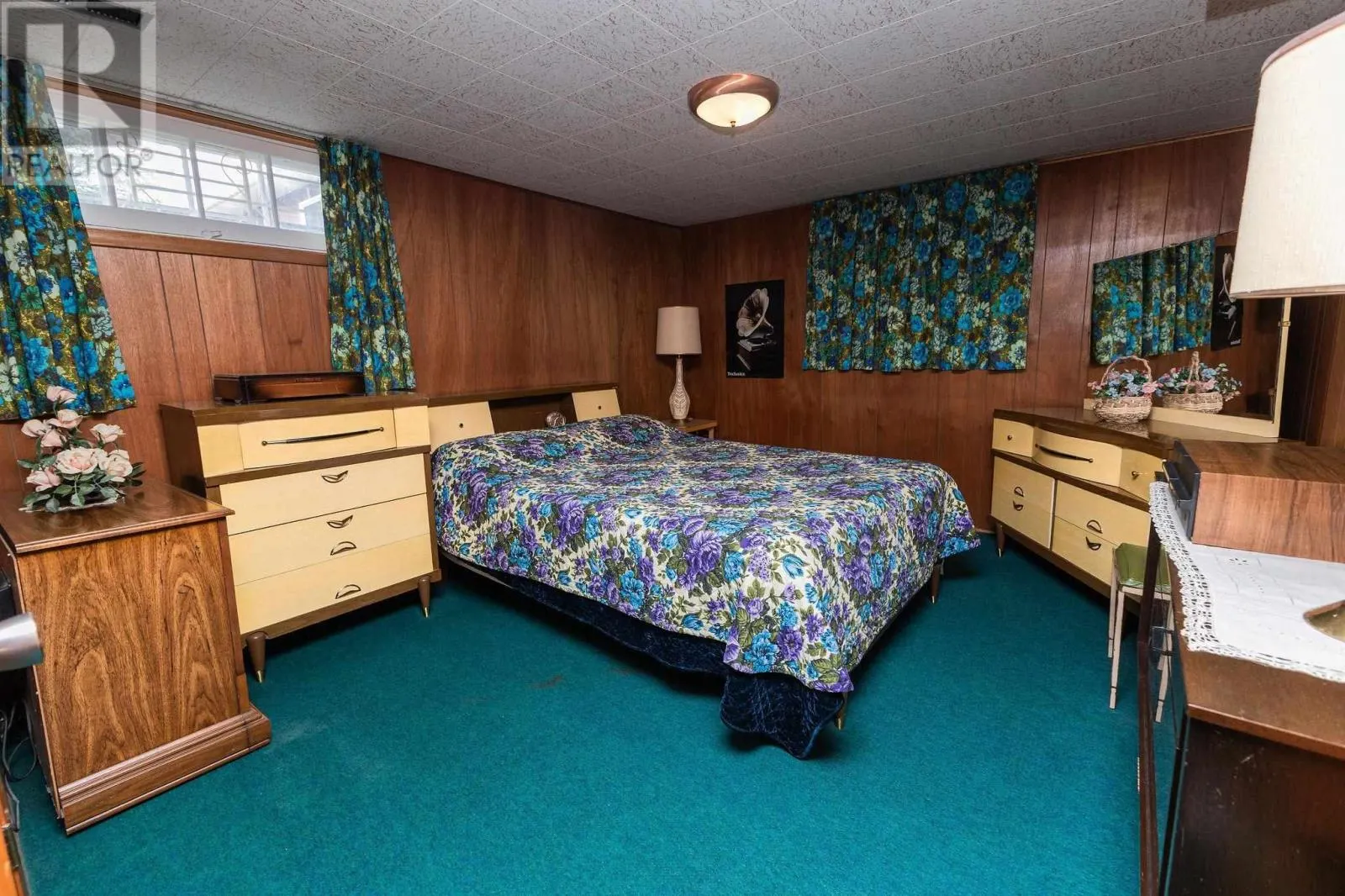 15 Paradise AVE