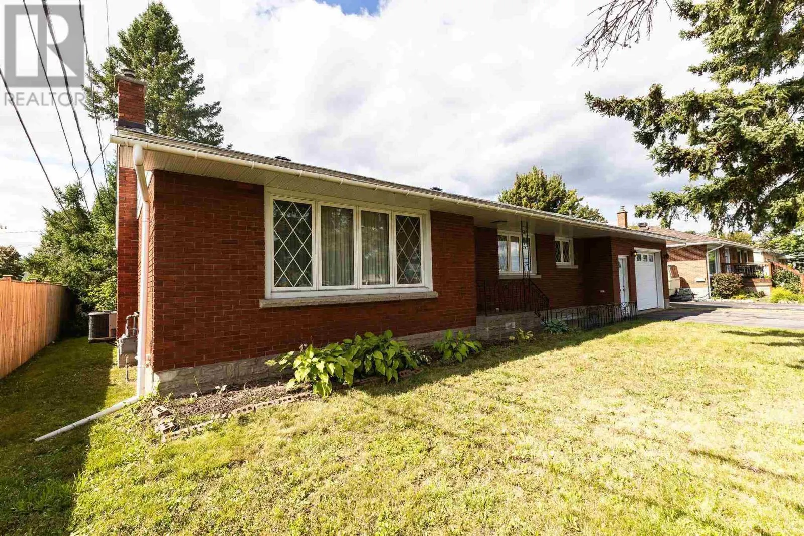 15 Paradise AVE
