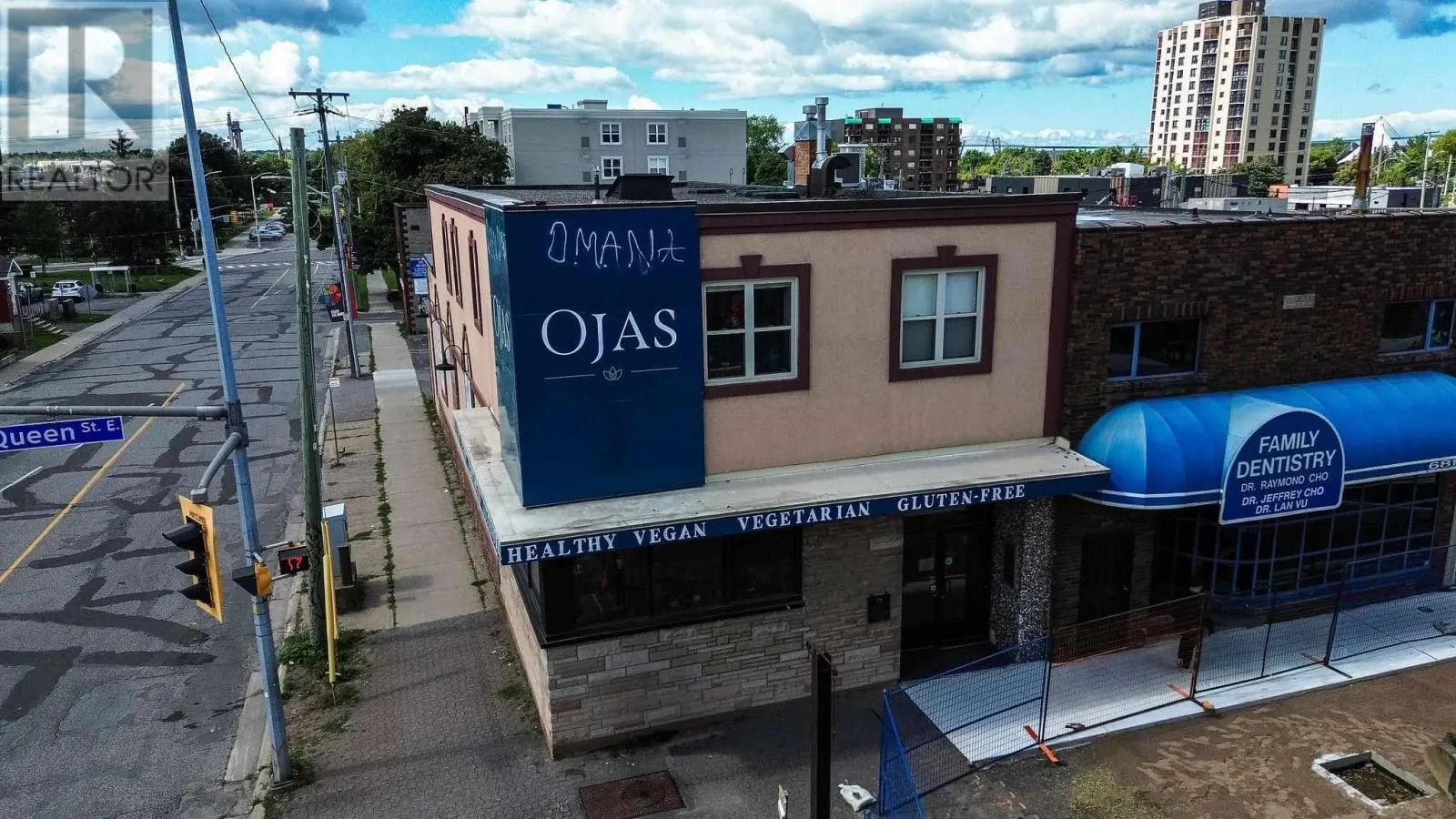 685 Queen ST E # Main Floor