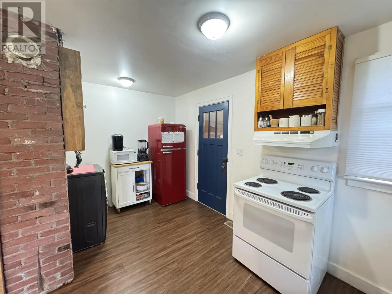 18 Hillcrest AVE
