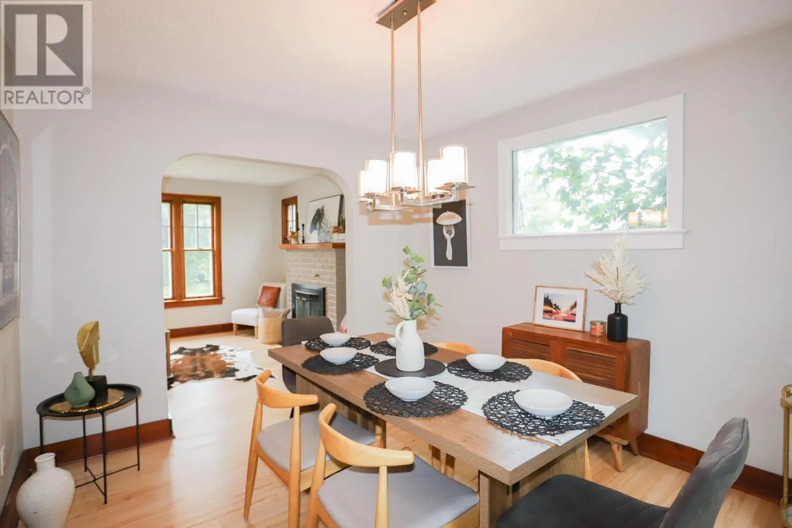 3 Riverview AVE