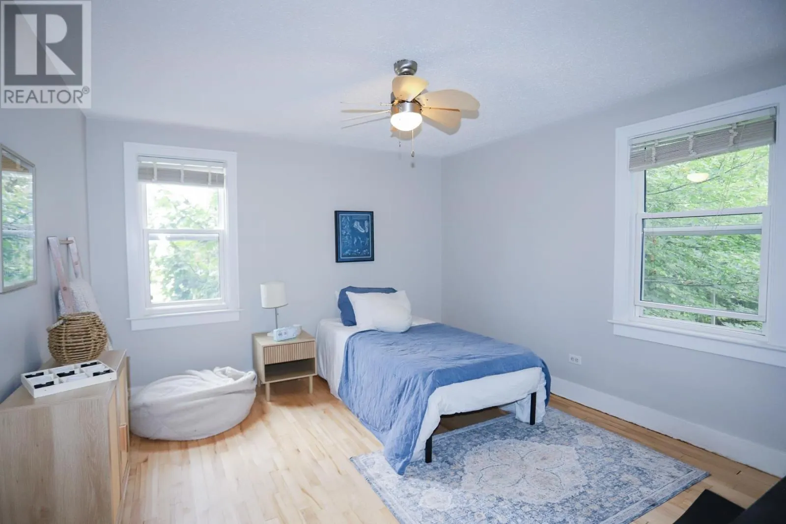 3 Riverview AVE