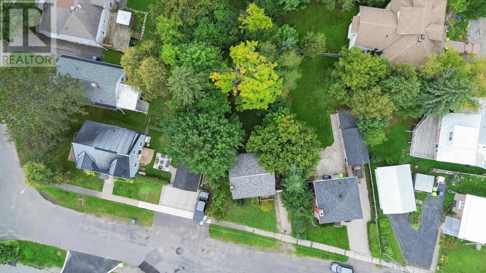 3 Riverview AVE