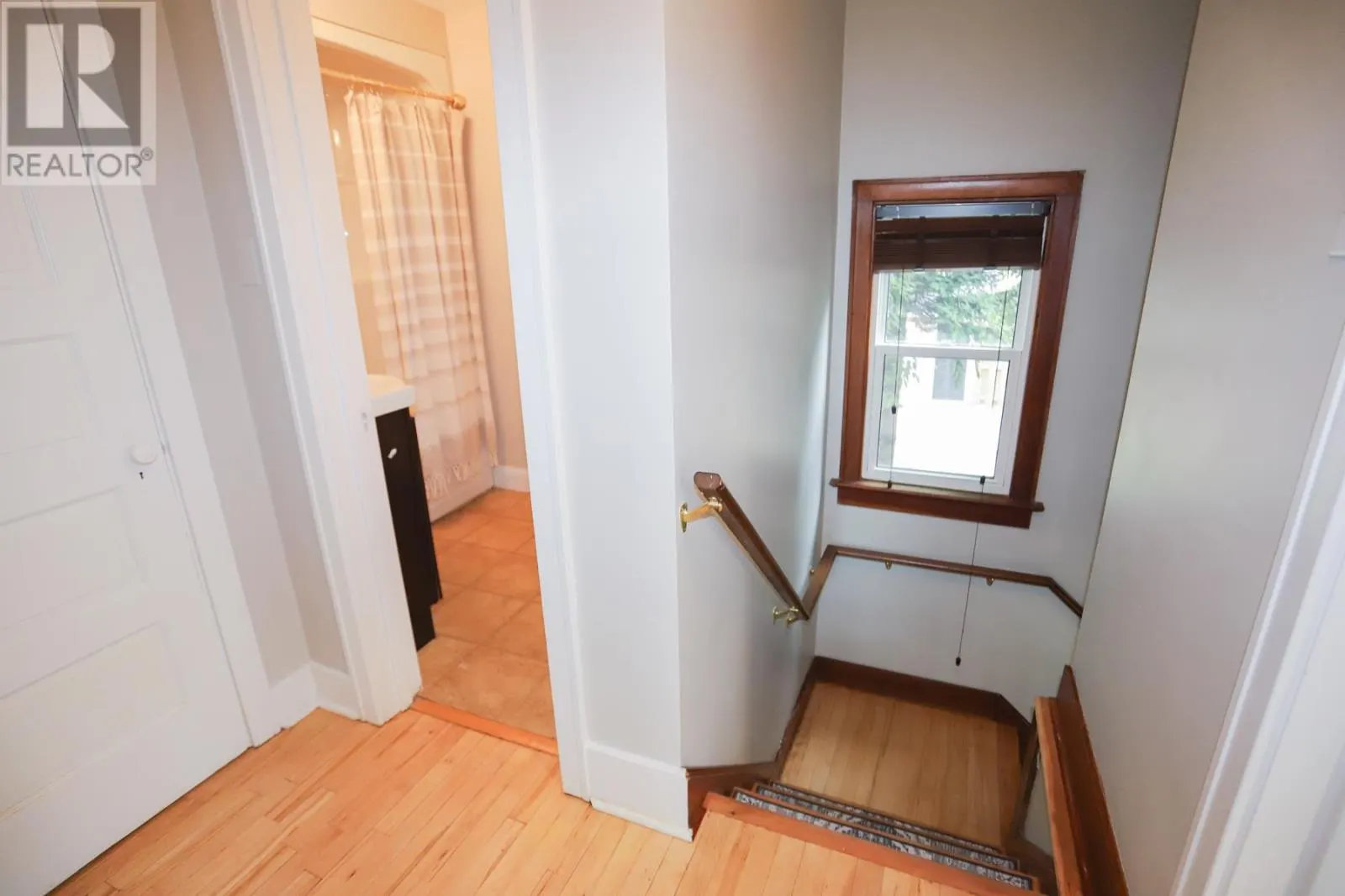 3 Riverview AVE