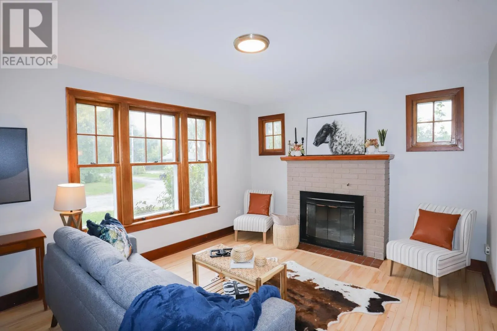 3 Riverview AVE