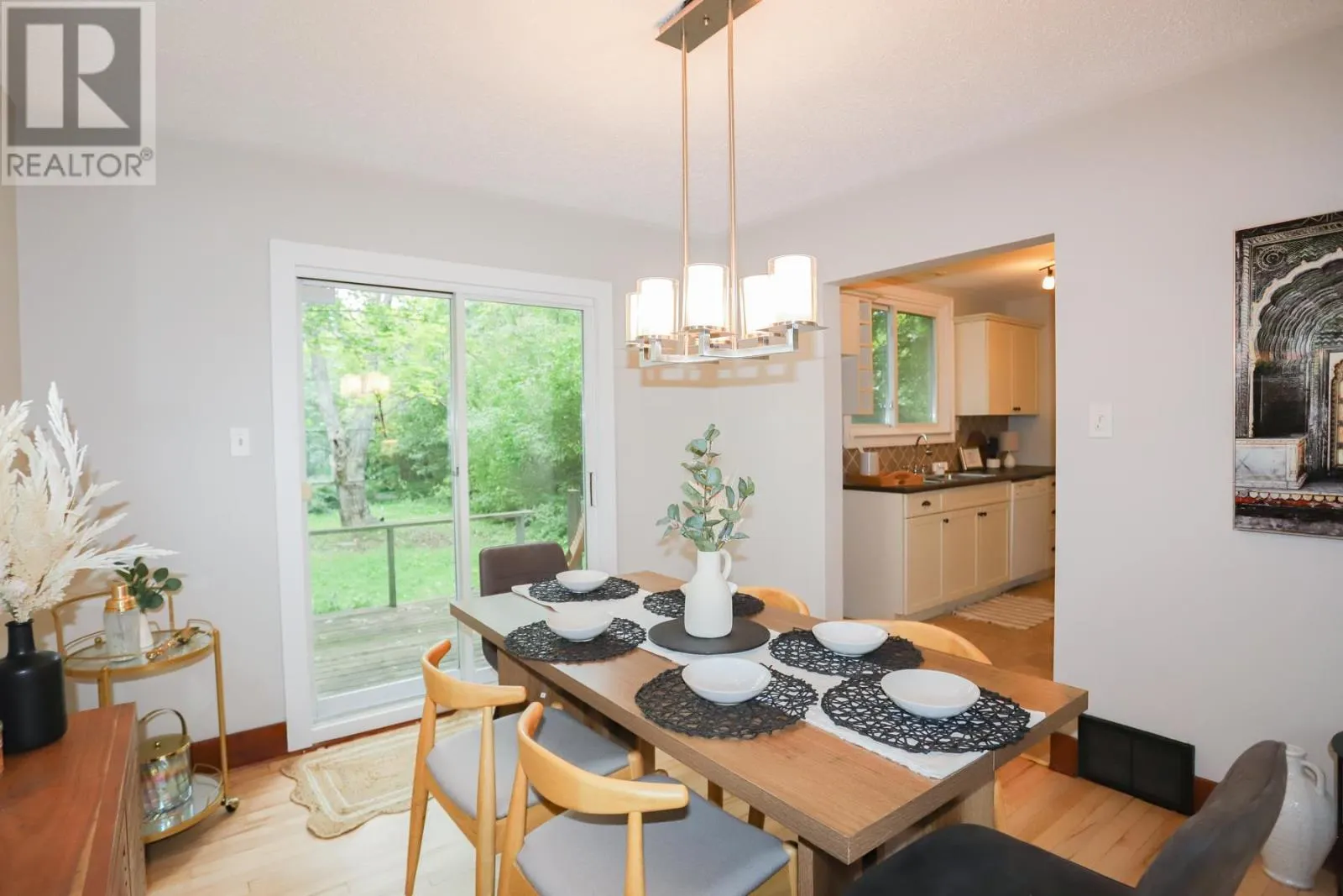 3 Riverview AVE