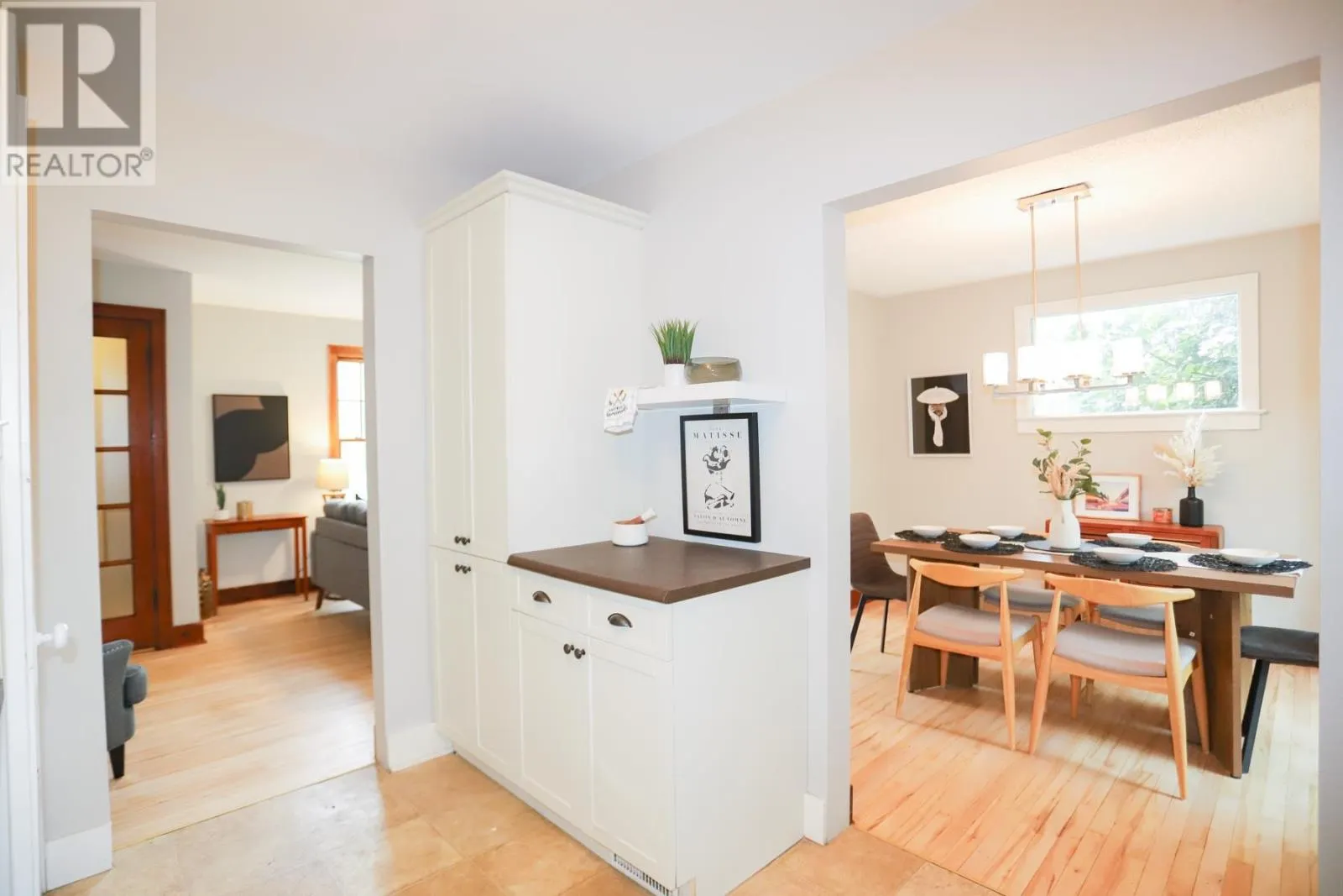 3 Riverview AVE