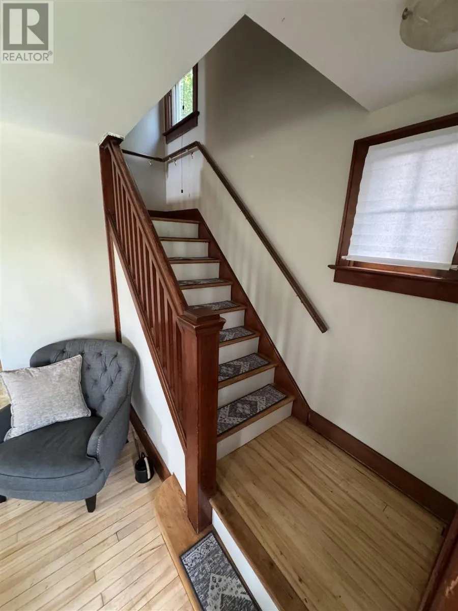 3 Riverview AVE