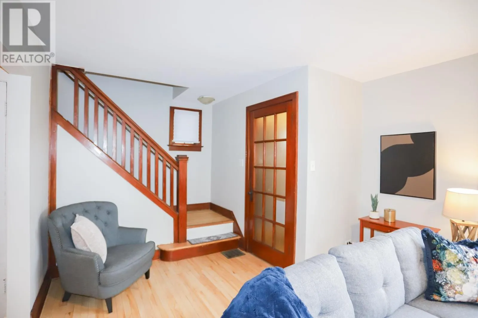 3 Riverview AVE