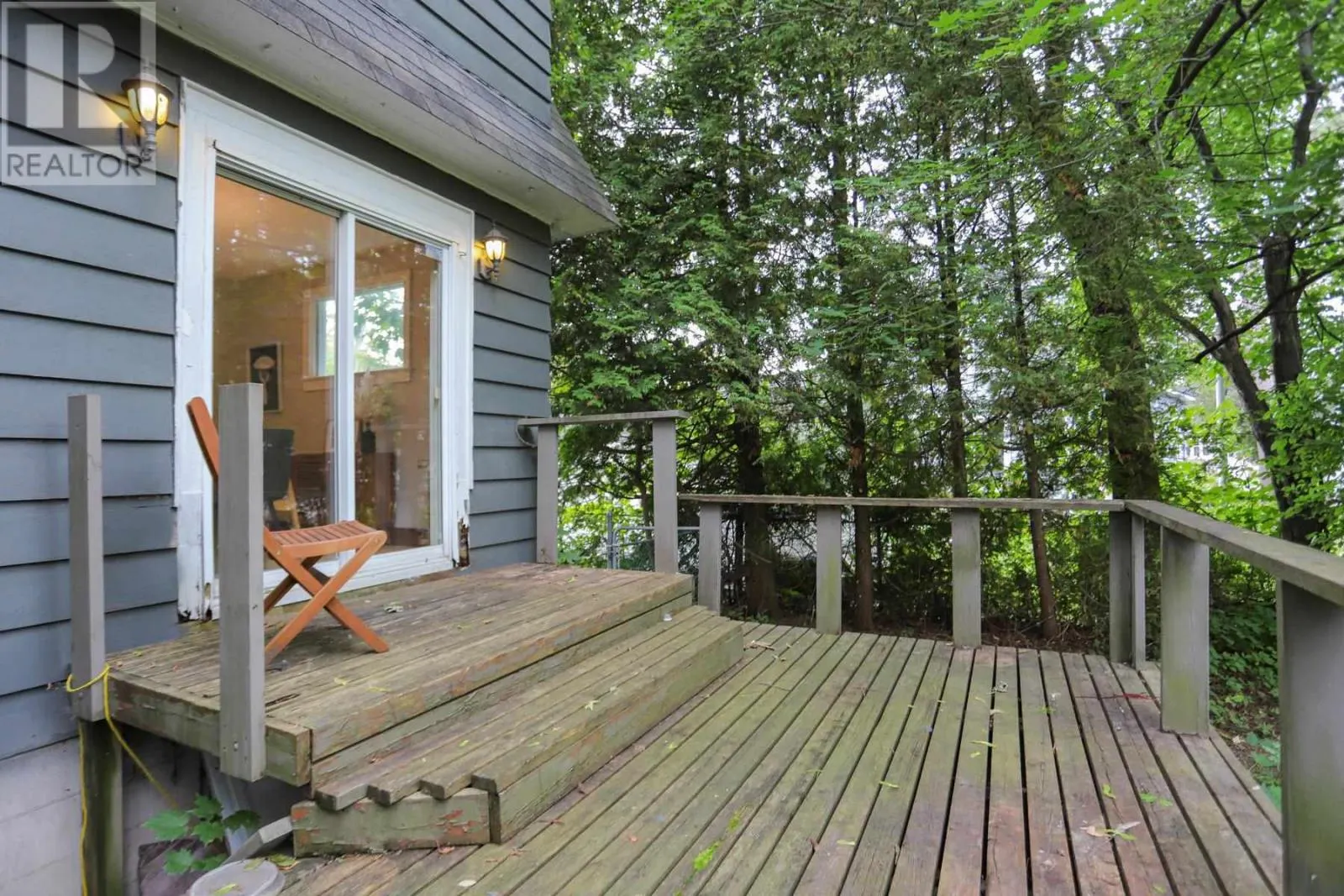 3 Riverview AVE