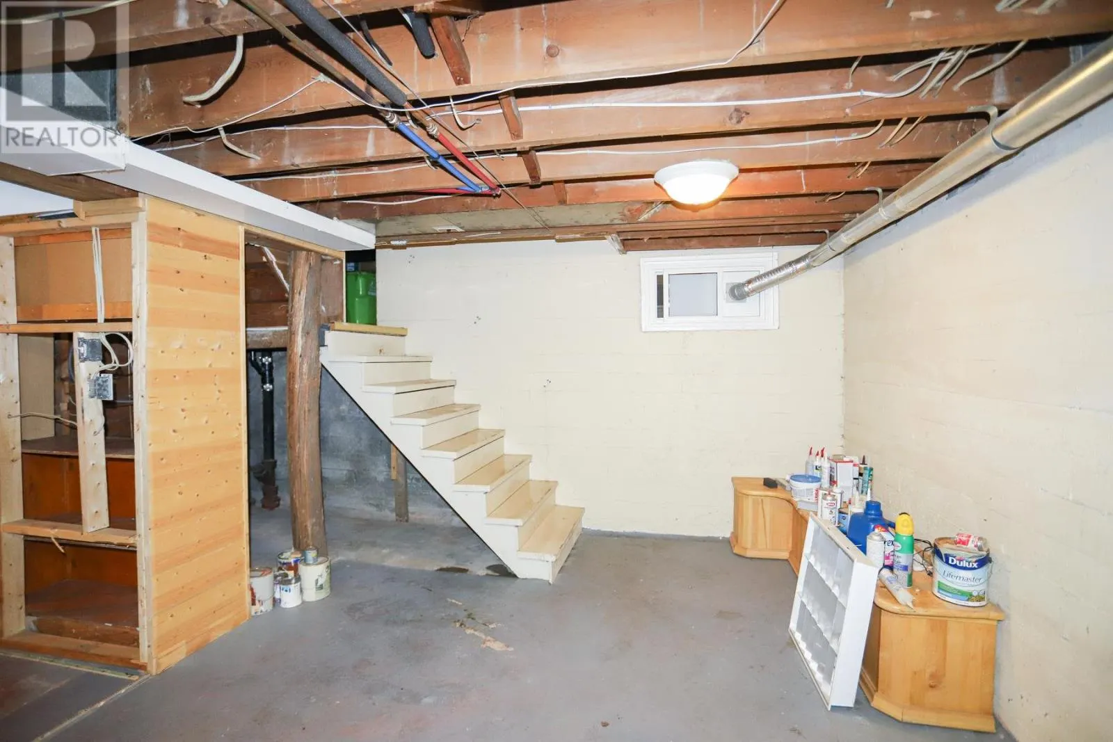 3 Riverview AVE