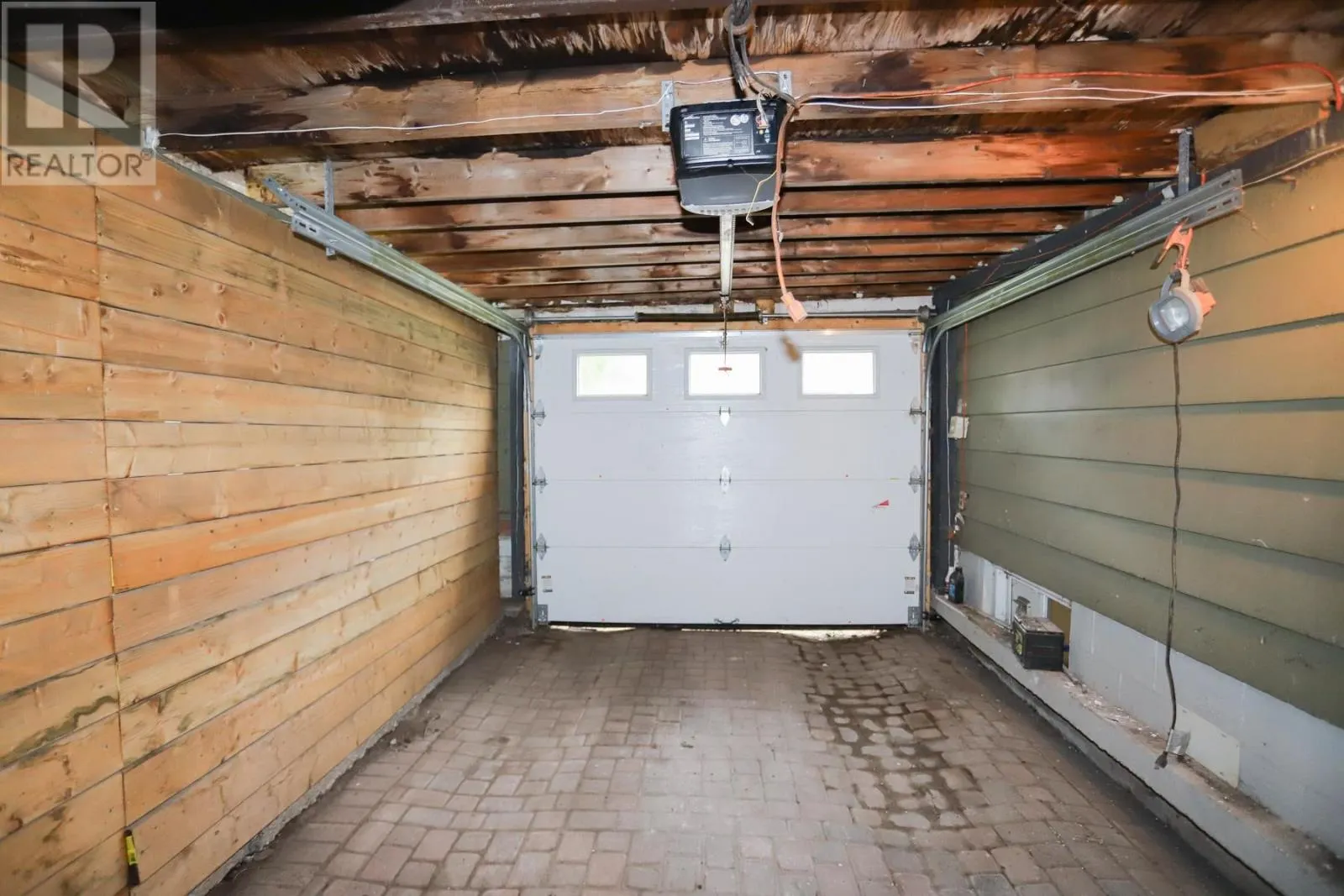 3 Riverview AVE