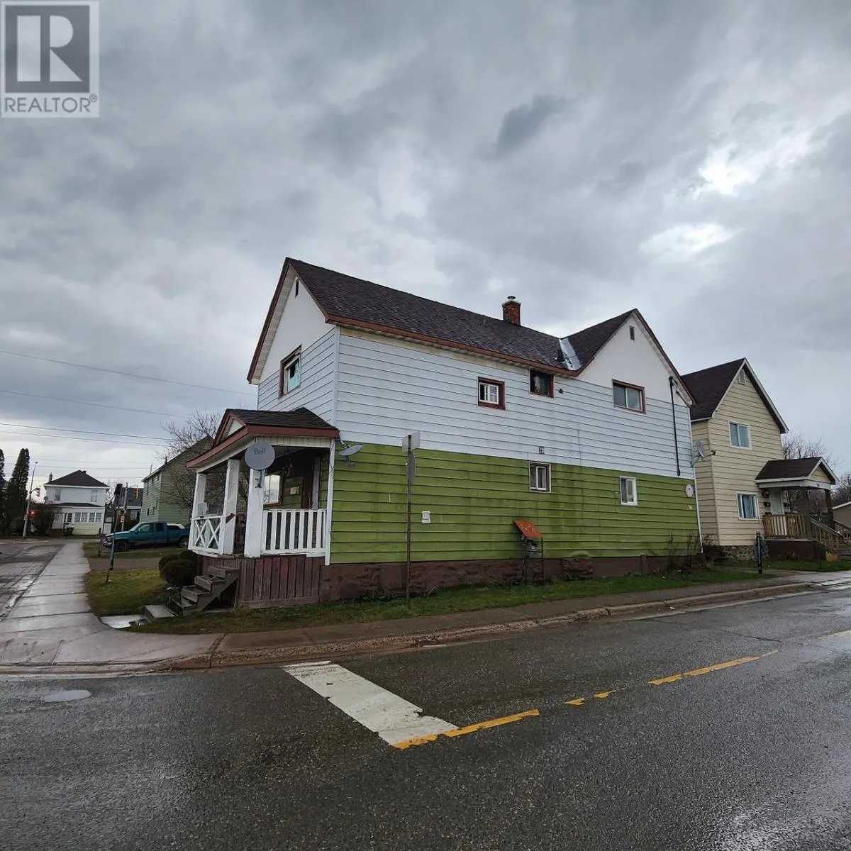 174 Andrew ST
