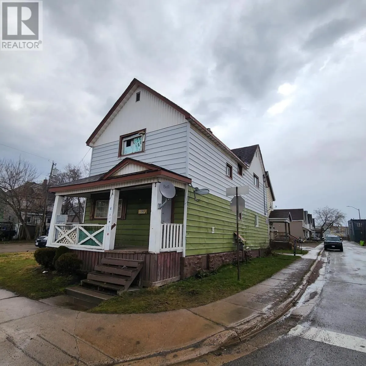 174 Andrew ST
