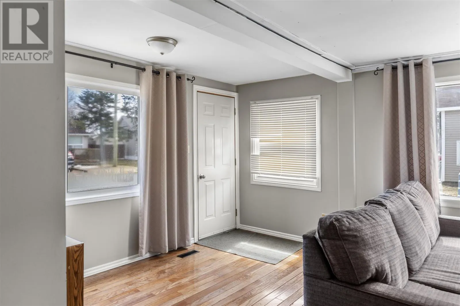 21 Cameron AVE