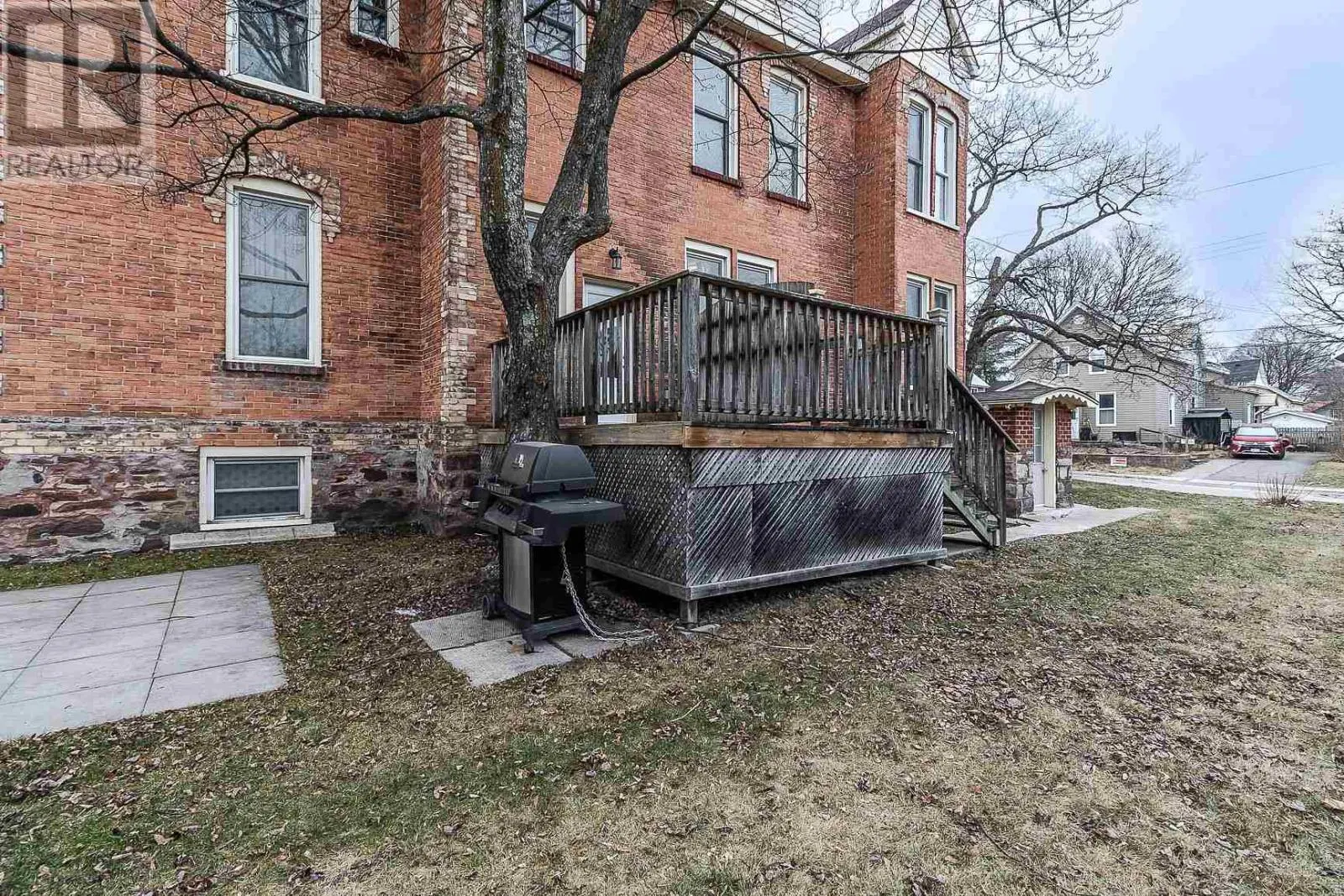 151 Woodward AVE