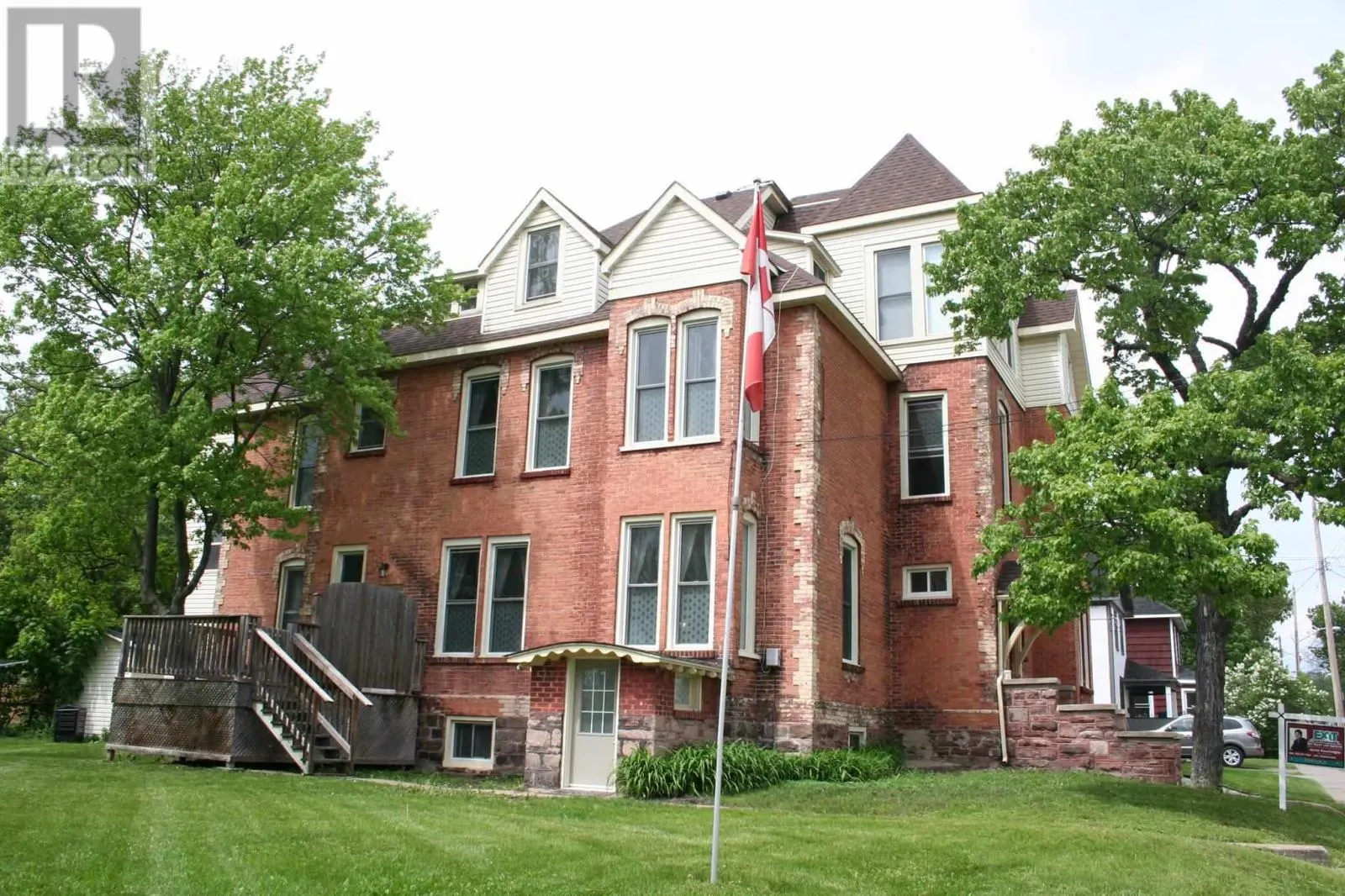151 Woodward AVE
