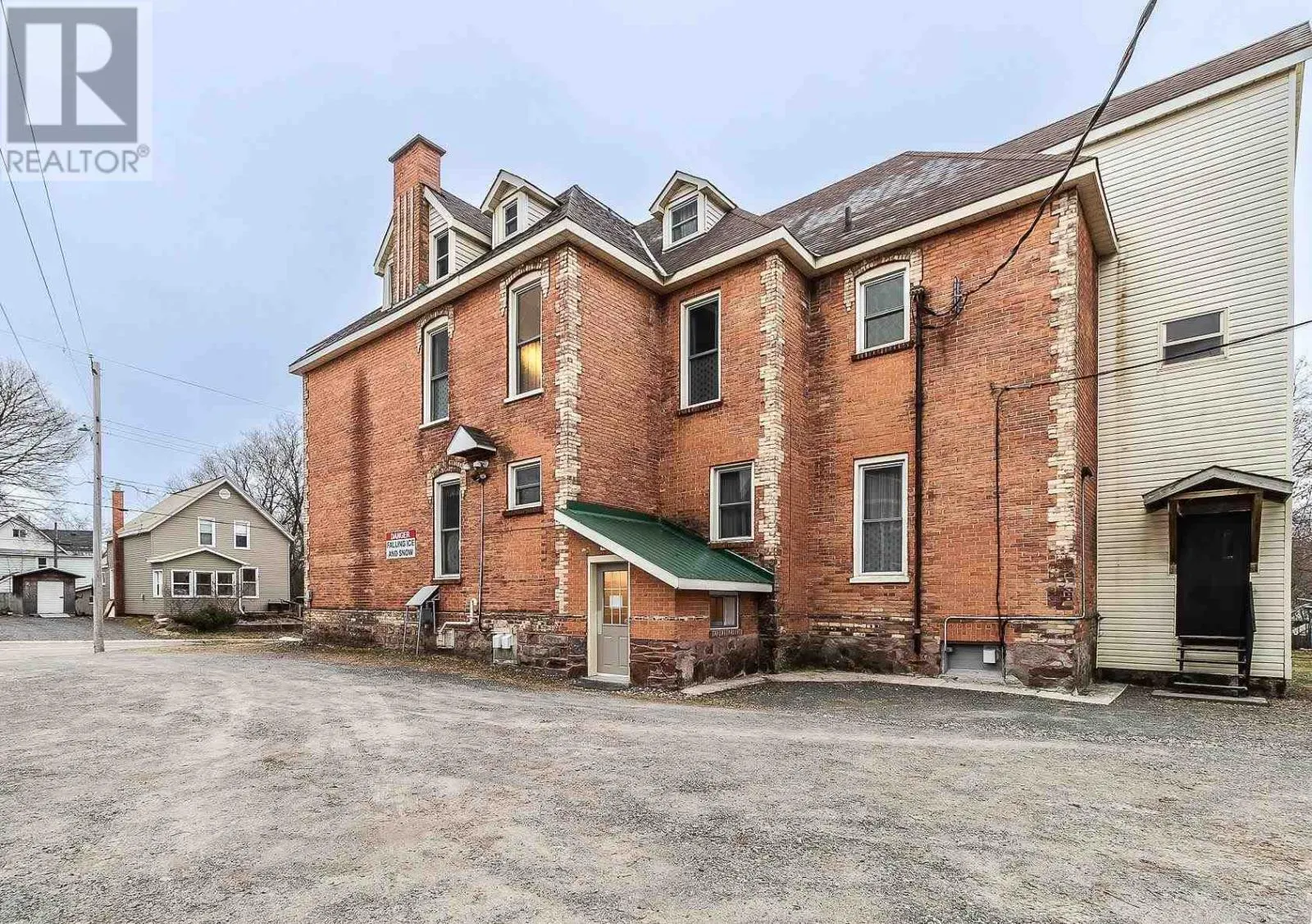 151 Woodward AVE