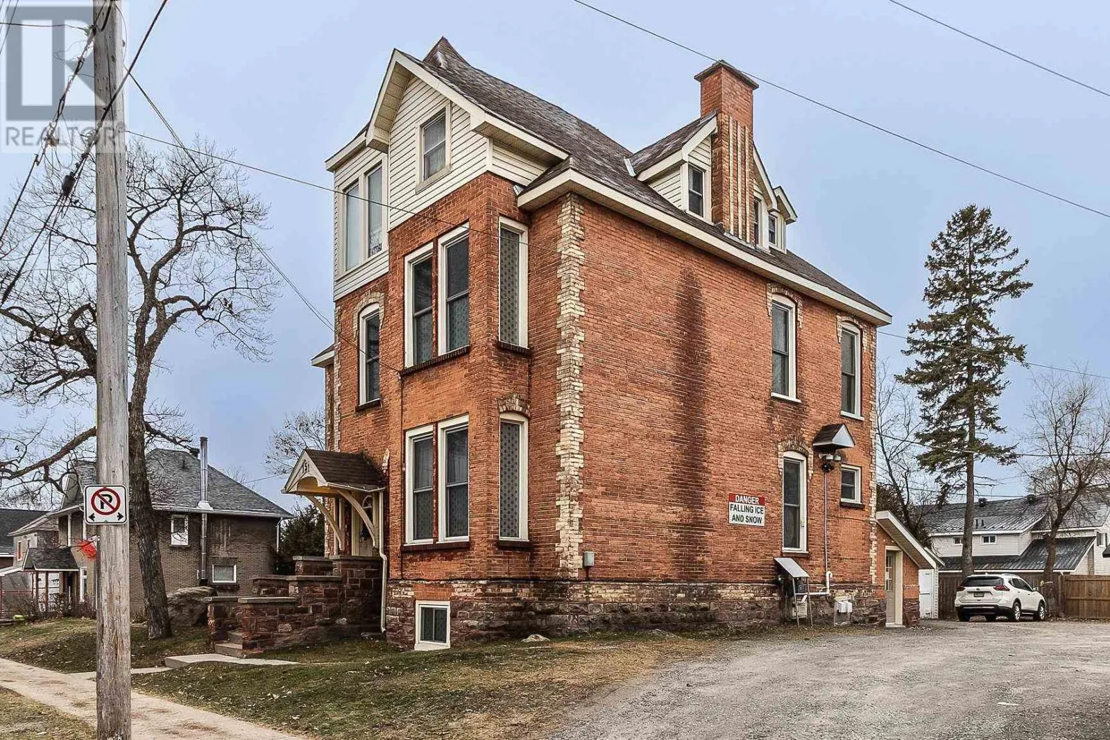 151 Woodward AVE