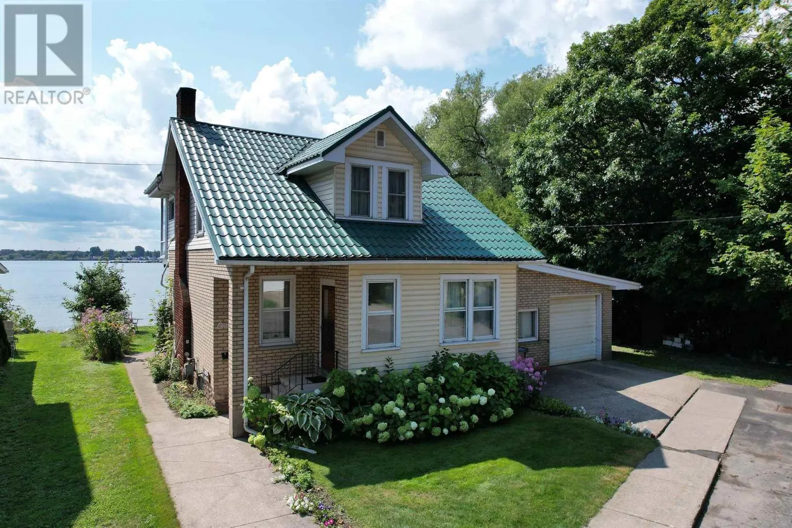 1 McPhail AVE