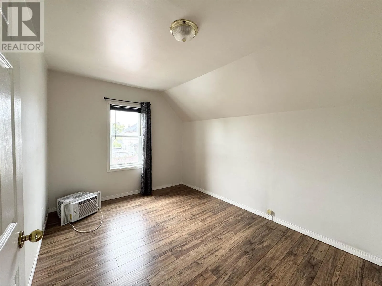 20 Aberdeen ST N