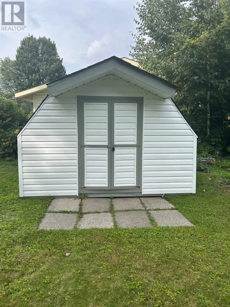 82 Lawson AVE