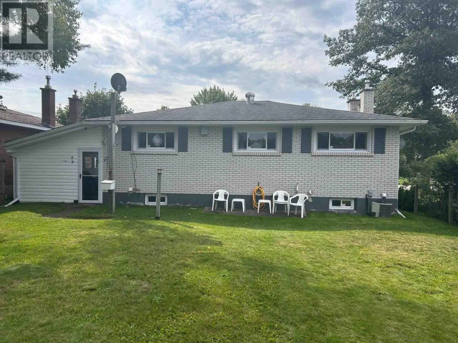 82 Lawson AVE