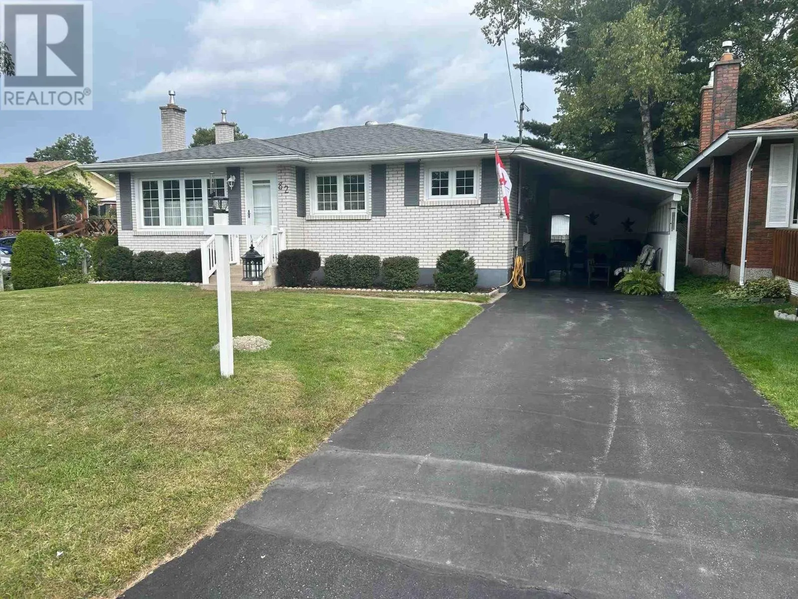 82 Lawson AVE