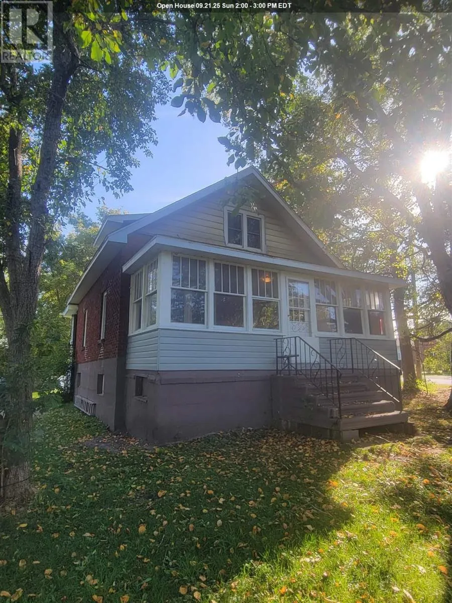 444 Laurier AVE