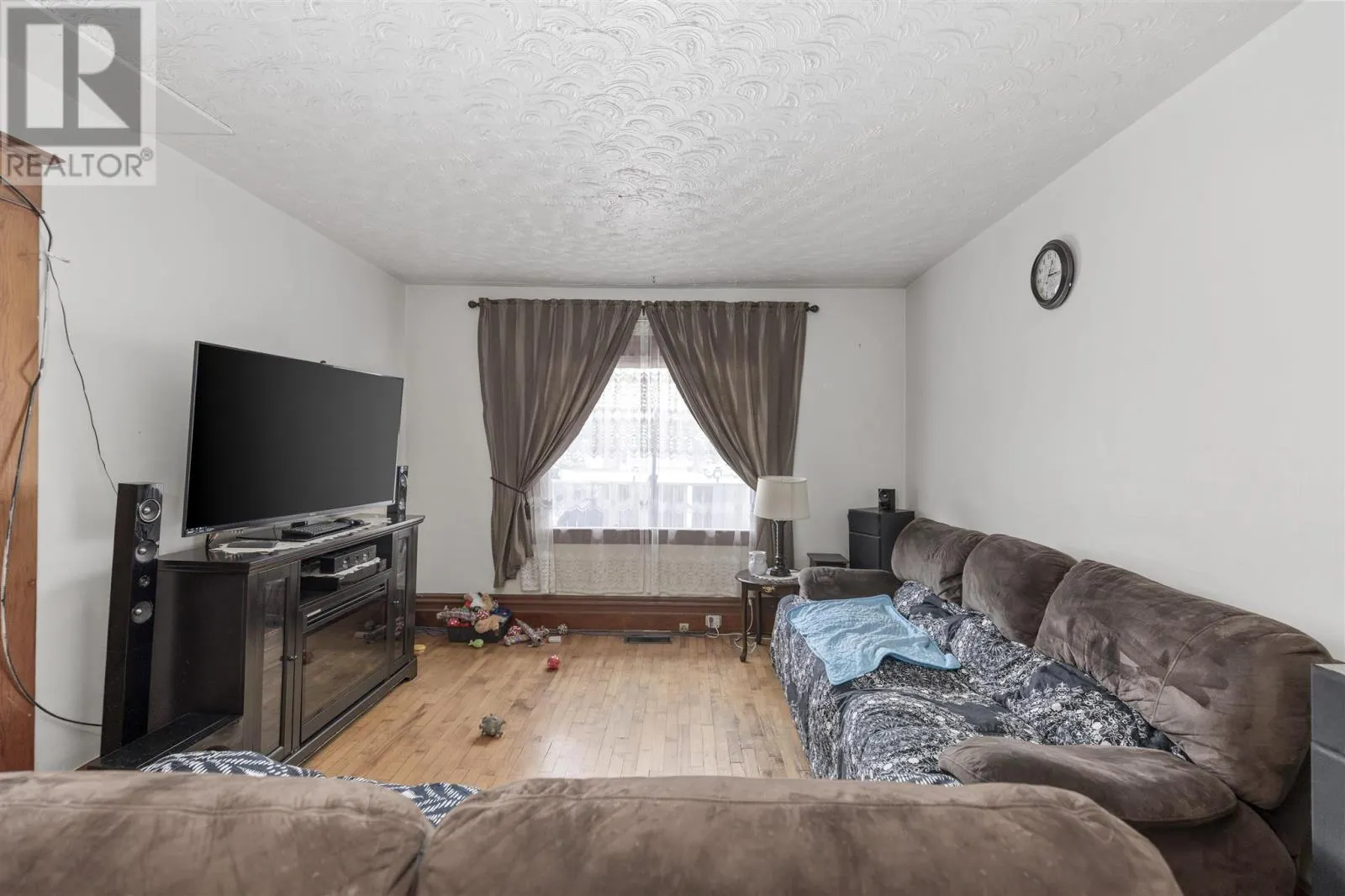 5 Alberta ST