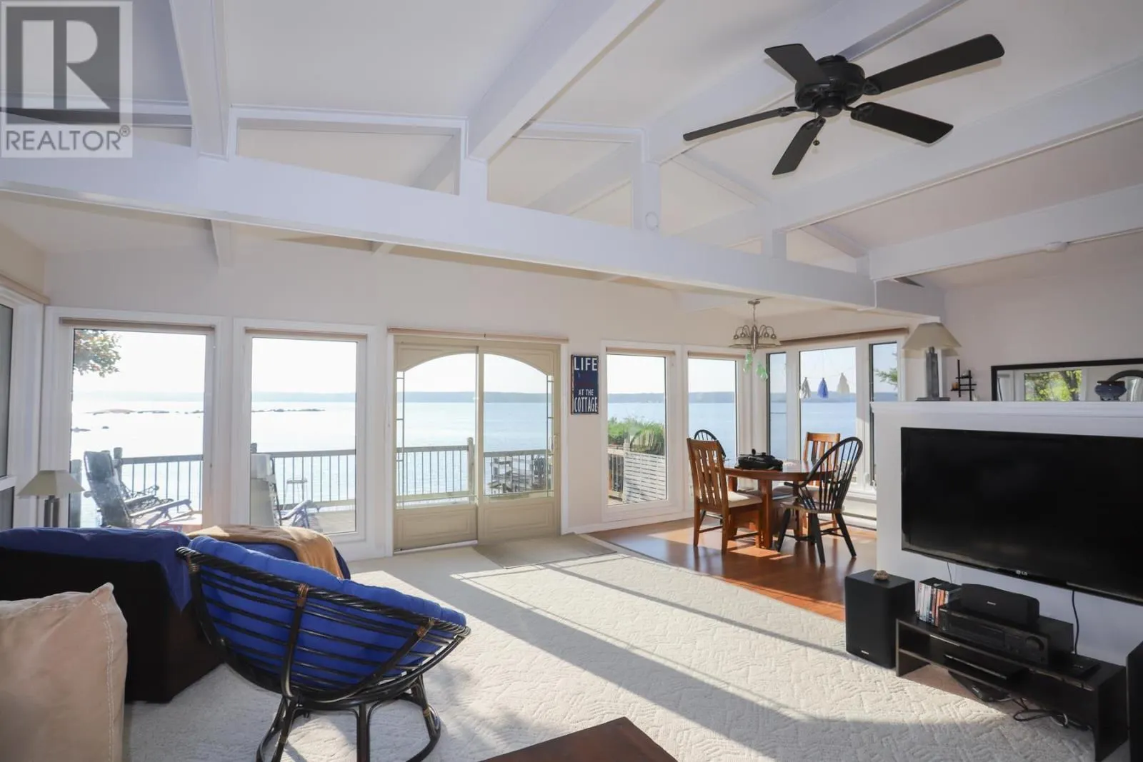 647B Lakeshore DR