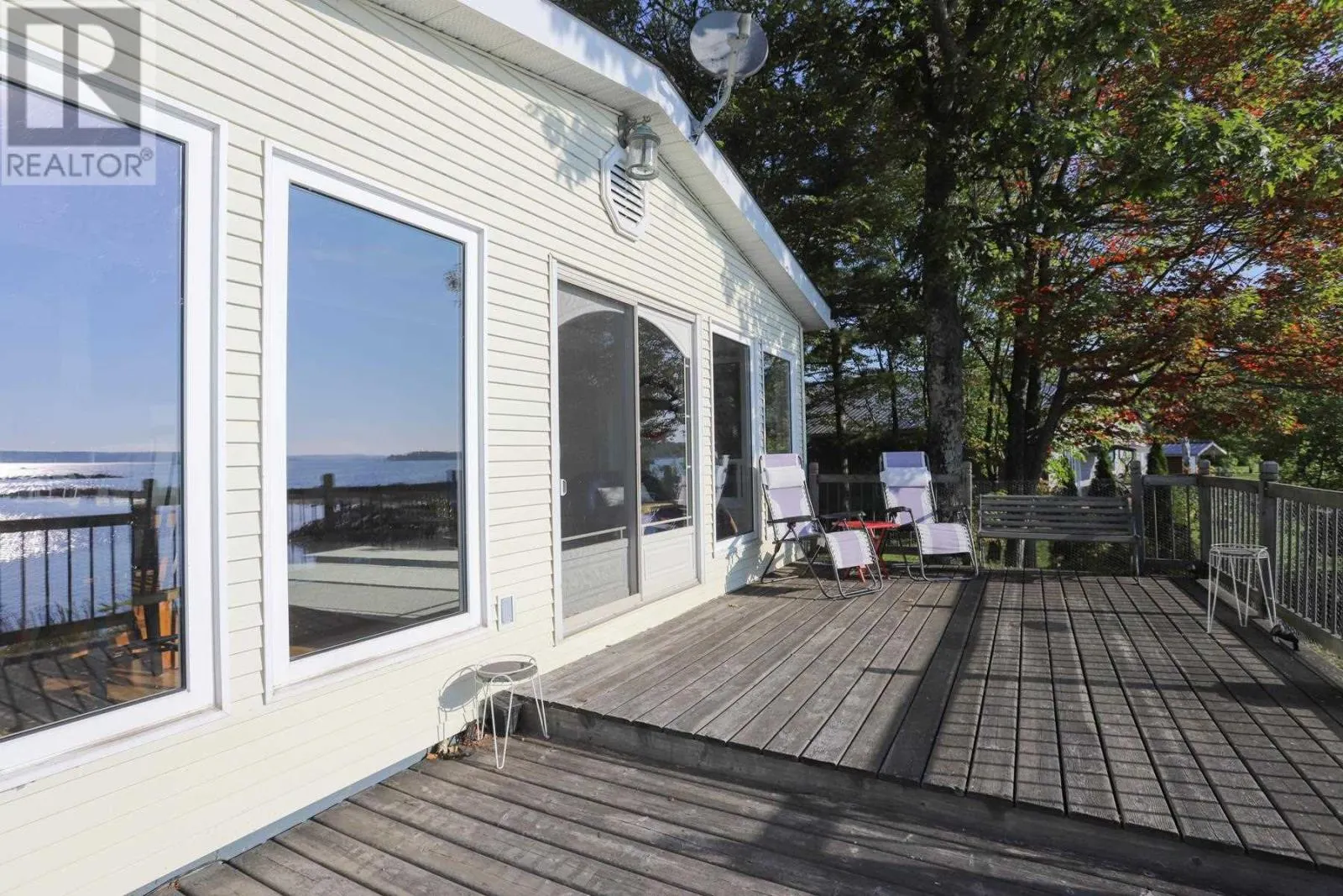 647B Lakeshore DR