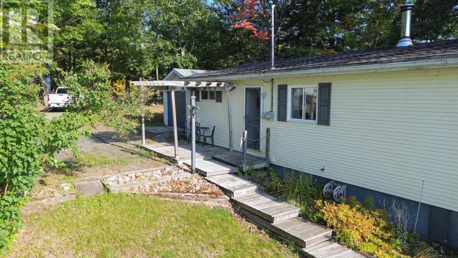 647B Lakeshore DR