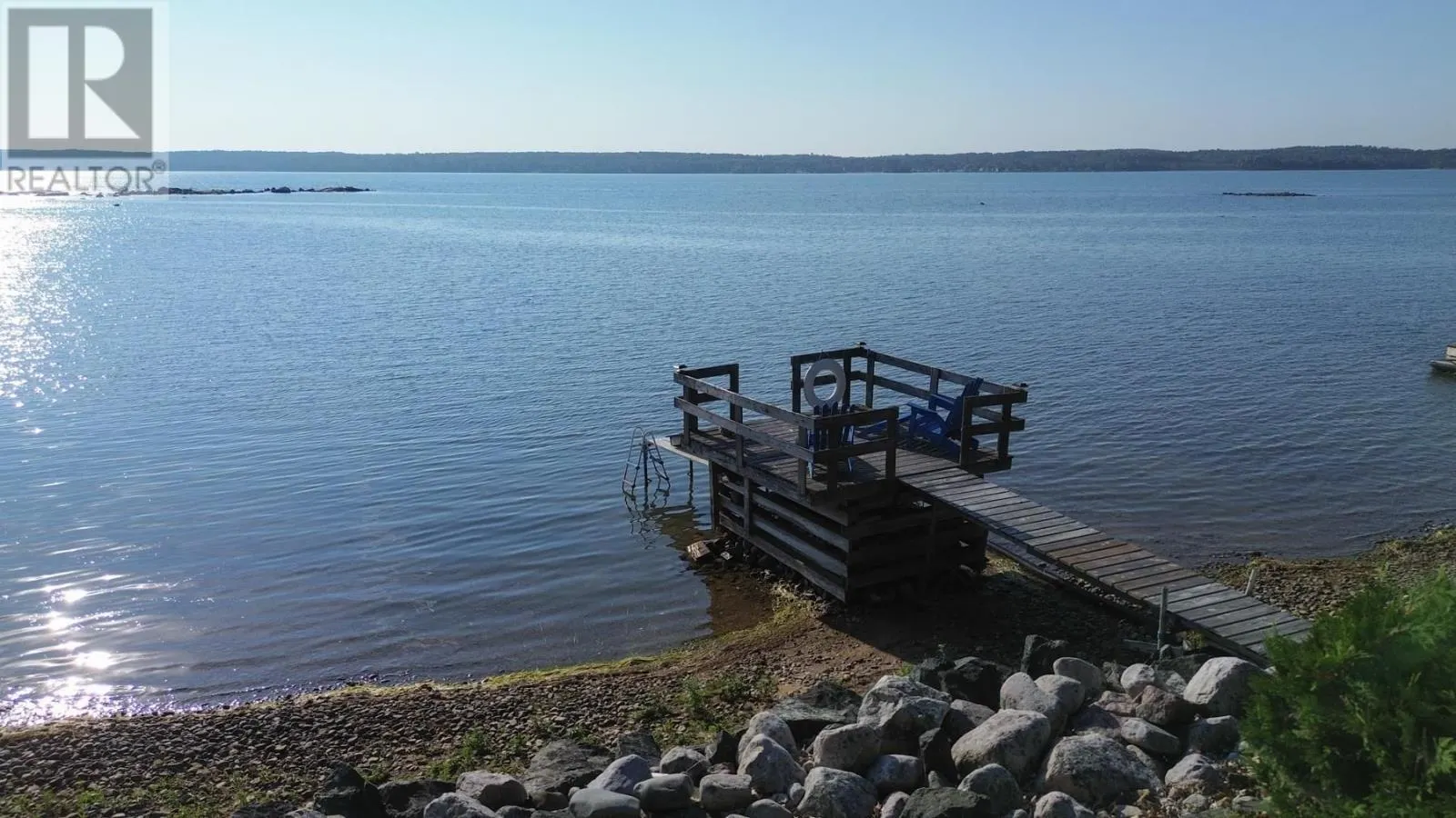 647B Lakeshore DR