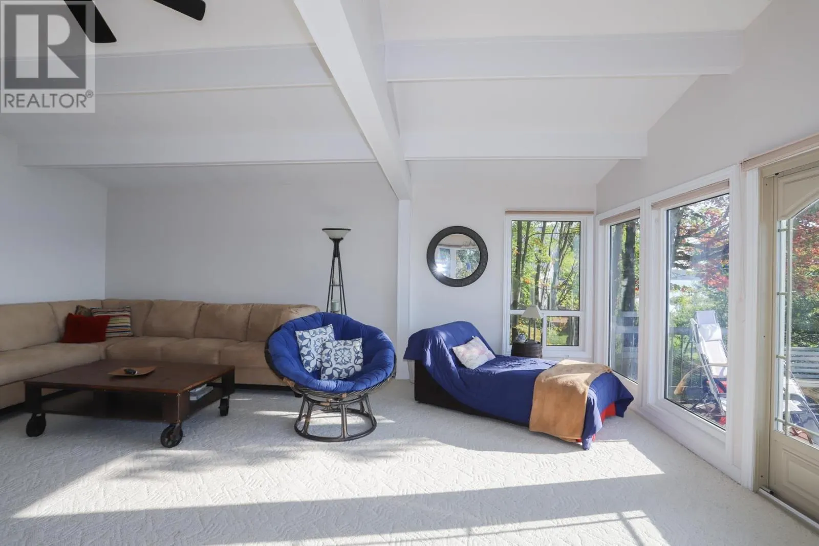647B Lakeshore DR