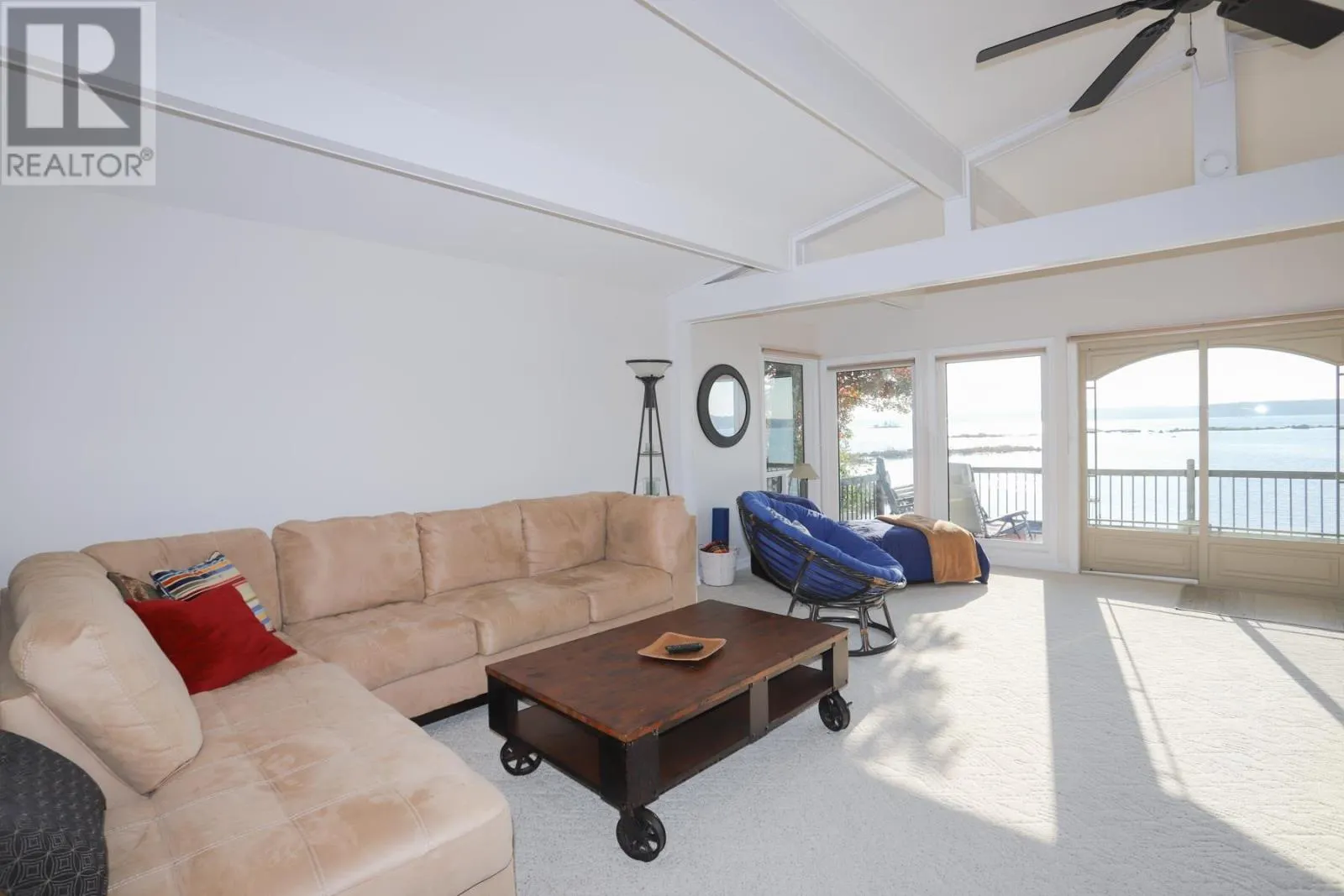 647B Lakeshore DR