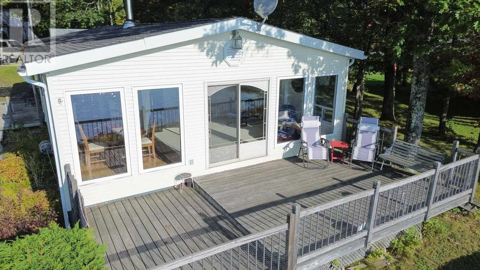 647B Lakeshore DR