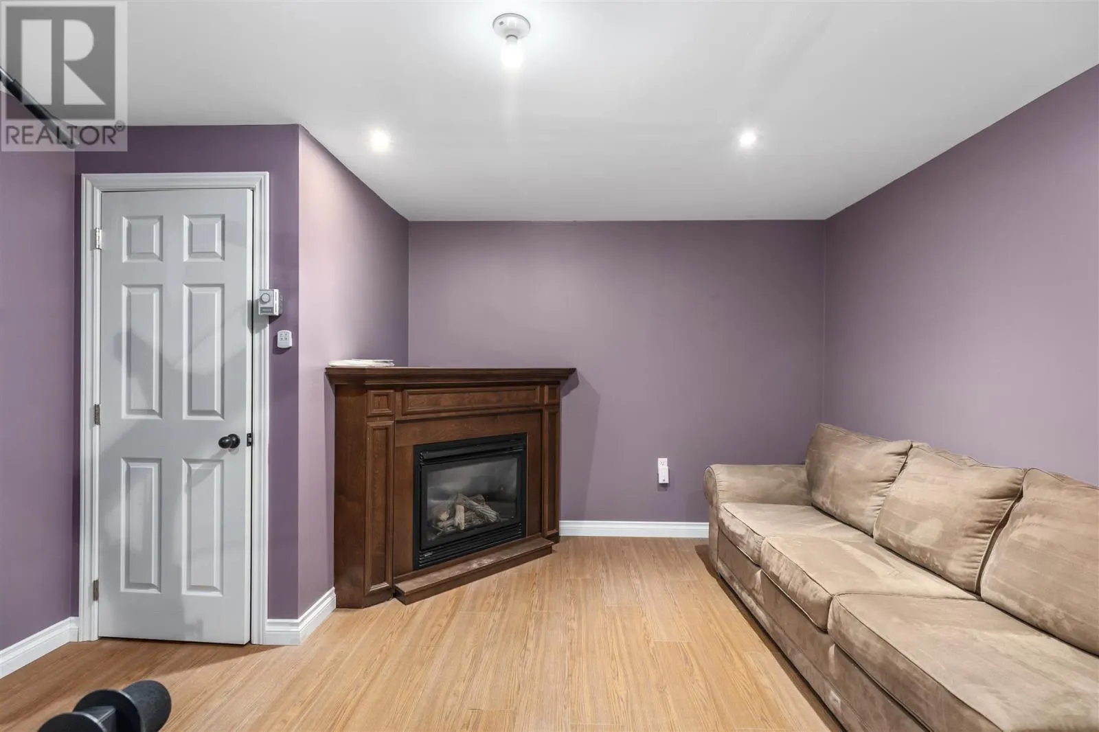 156 Sutton PL