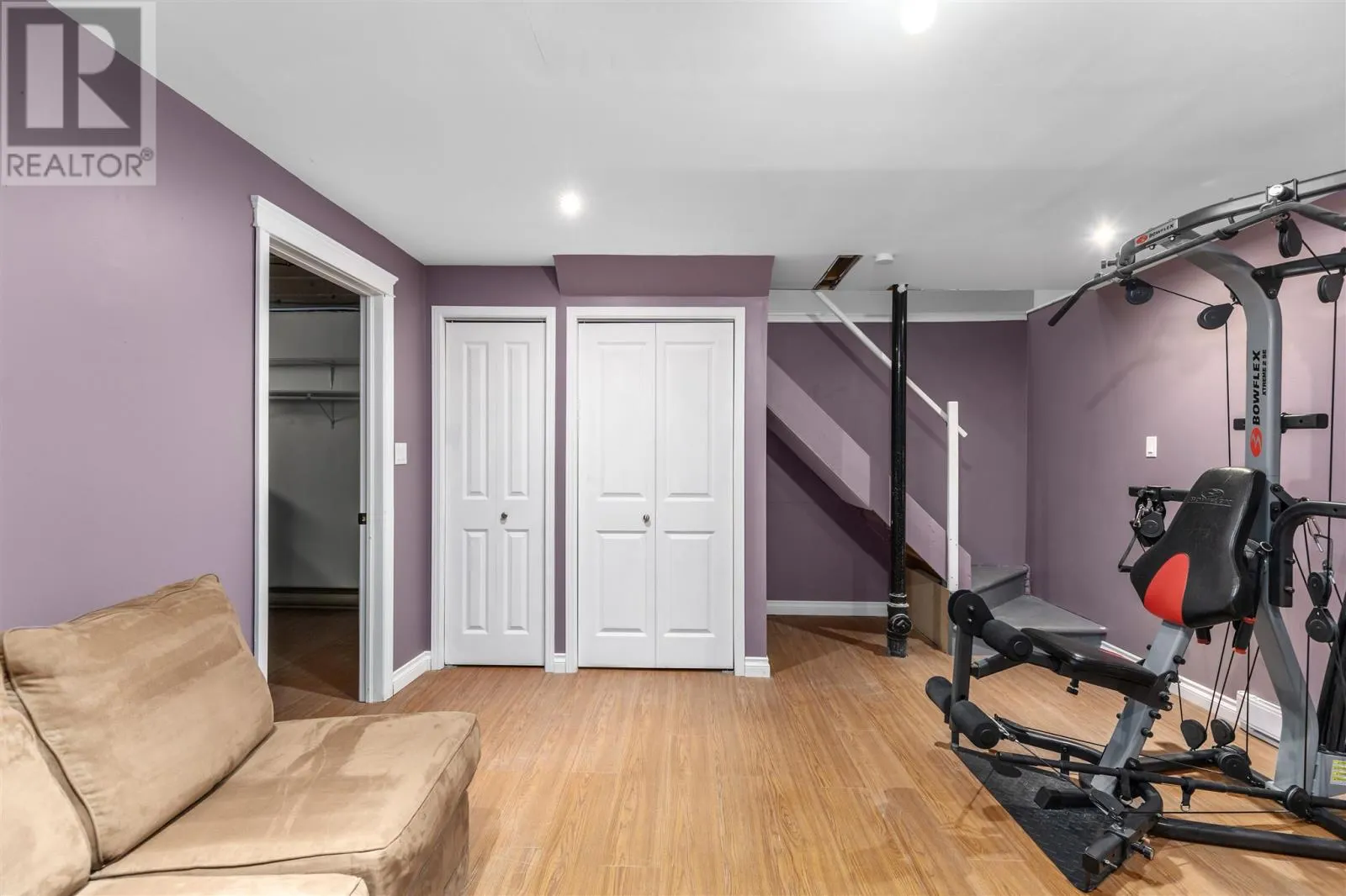 156 Sutton PL