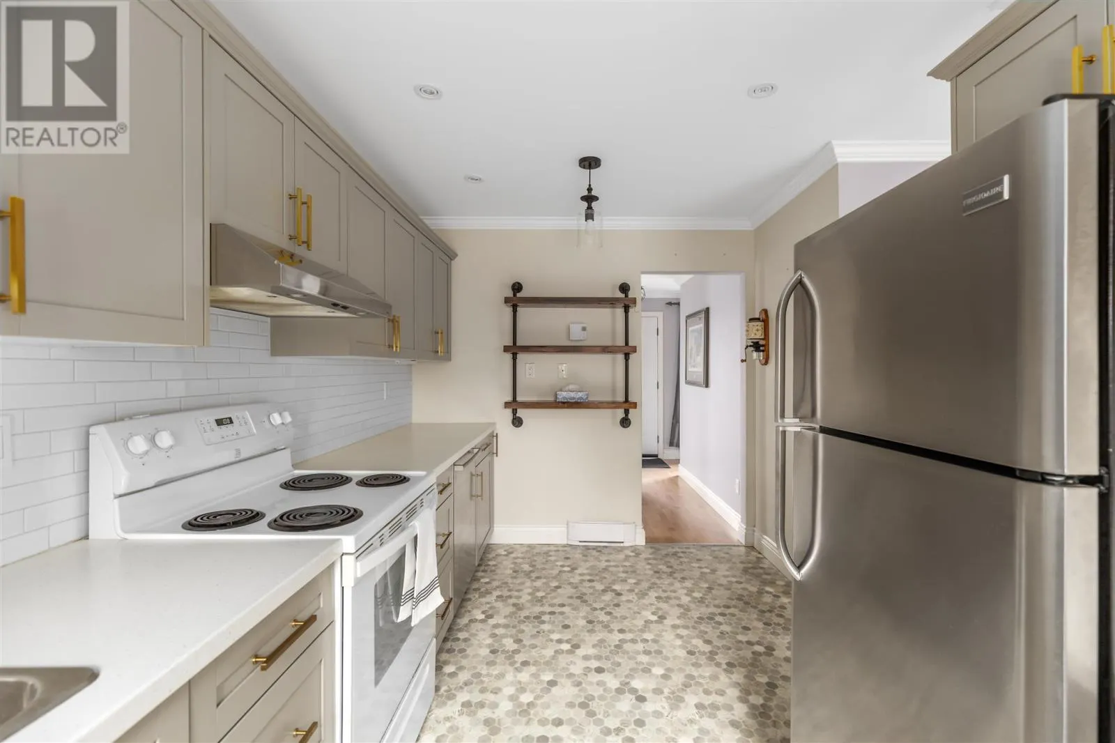 156 Sutton PL