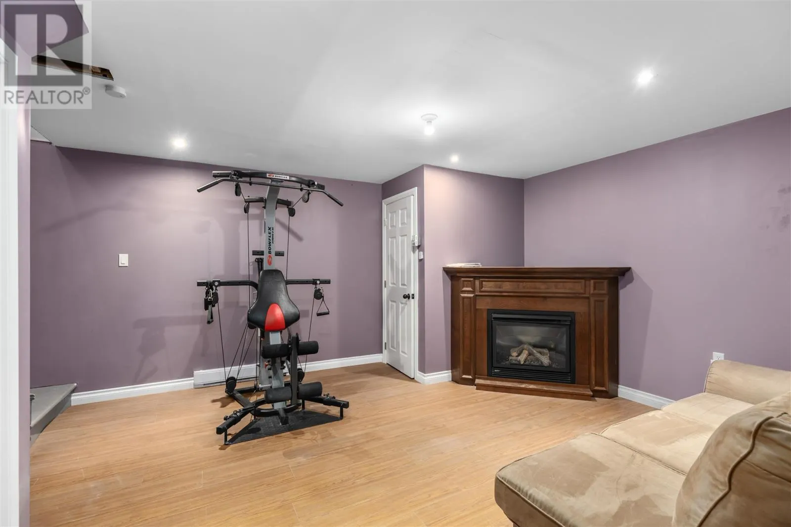 156 Sutton PL