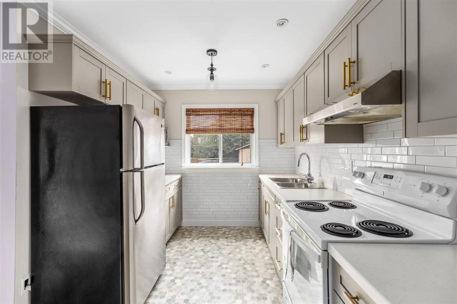156 Sutton PL