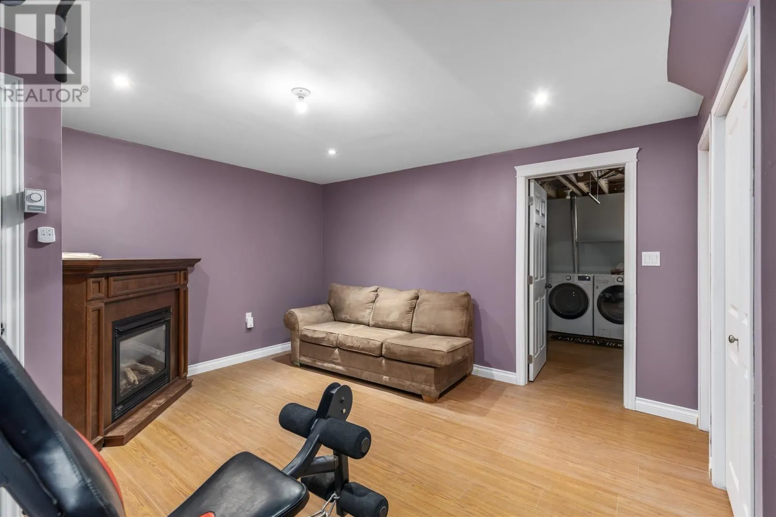 156 Sutton PL