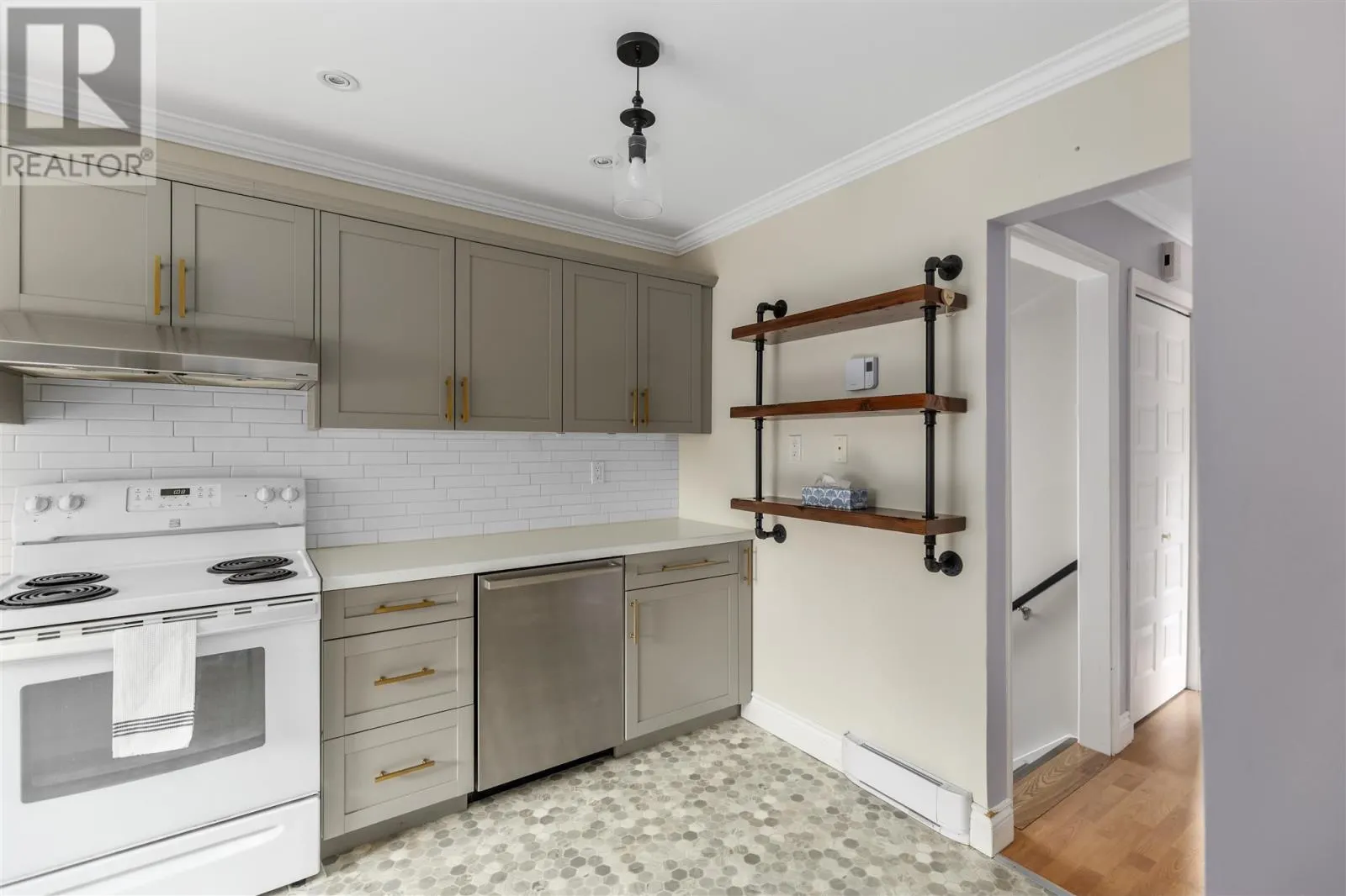 156 Sutton PL