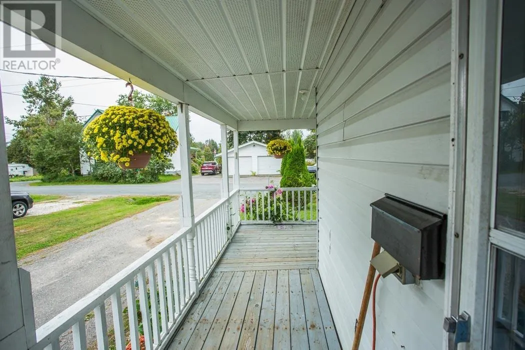 18 Tarbutt ST