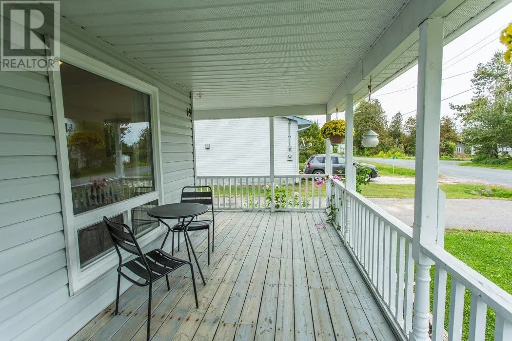 18 Tarbutt ST