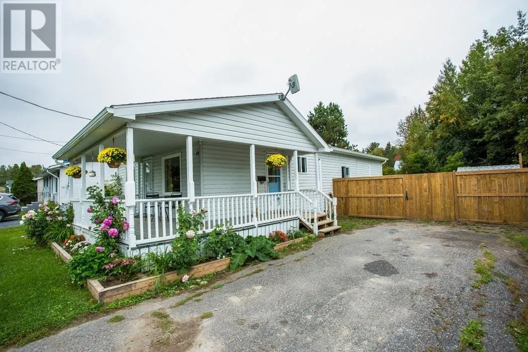 18 Tarbutt ST
