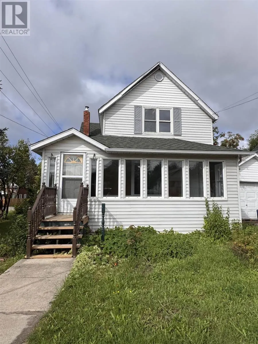 561 John ST N