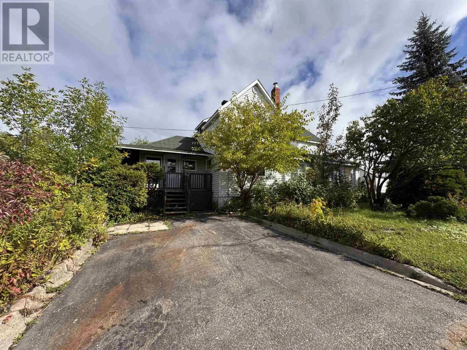 561 John ST N