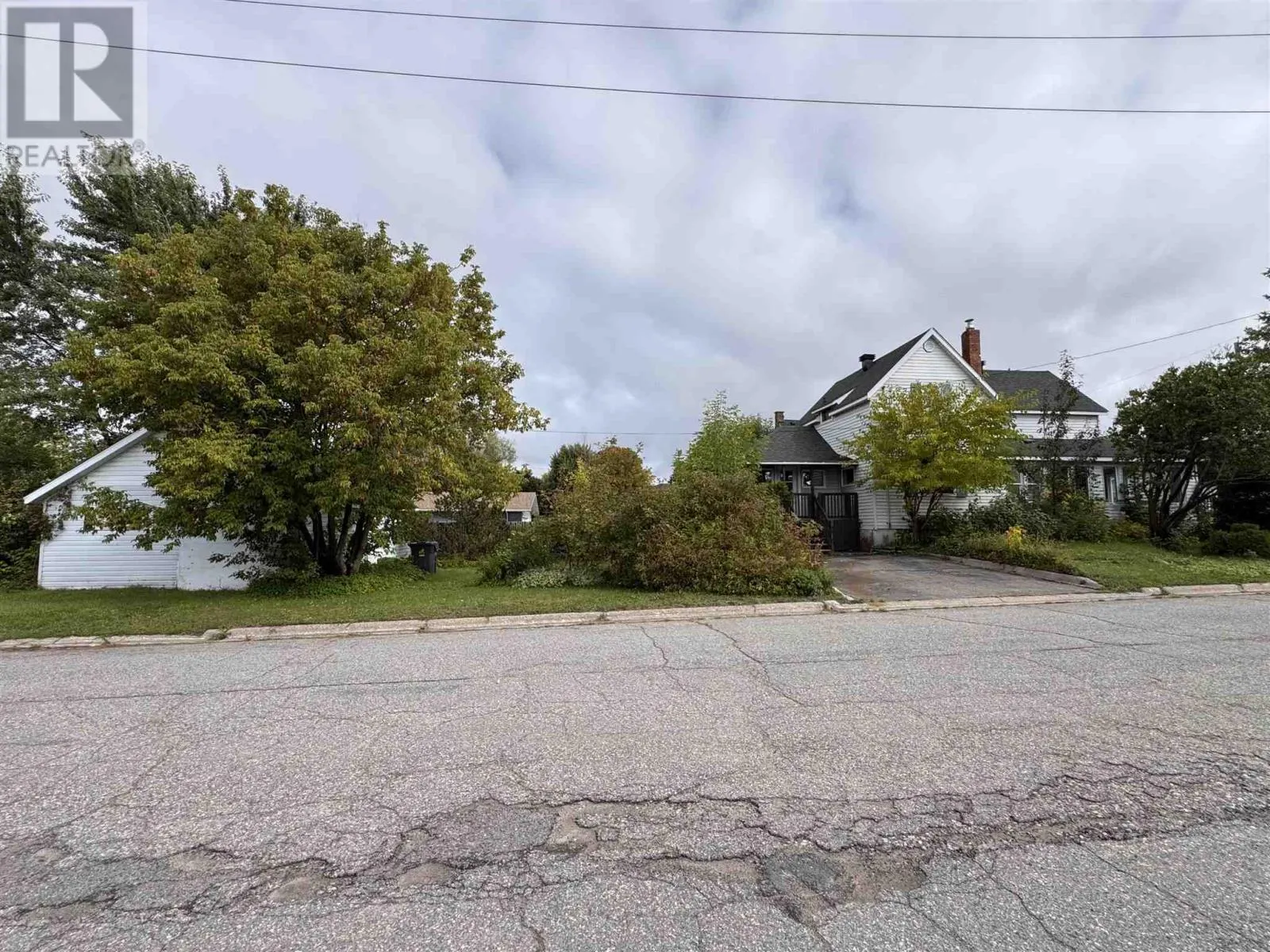 561 John ST N